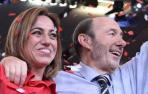Una foto de Rubalcaba junto a Carme Chacón emociona en las redes sociales