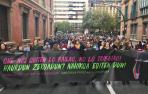 Las madres navarras se manifiestas por el IRPF