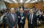 Miguel Canalejo, de Institución Futuro, junto a los periodistas Miguel Ángel Belloso y Carlos Cuesta.