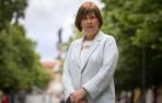 La presidenta foral y aspirante de Geroa Bai a la reelección, Uxue Barkos, posa en el Paseo Sarasate de Pamplona.