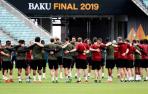 Los jugadores del Arsenal participan en una sesión de entrenamiento este martes en el Estadio Olímpico de Bakú (Azerbaiyán).