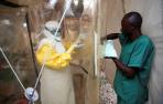 Sanitarios en un centro de tratamiento del ébola en Beni, en la República Democrática del Congo.