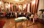 Los familiares arropan a los consejeros en su toma de posesión