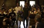 Los jugadores de Osasuna Oier Sanjurjo y Roberto Torres en la ofrenda a San Francisco Javier.