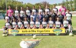 La plantilla del CD Tudelano posa al completo durante su presentación en el estadio Ciudad de Tudela celebrada este jueves.