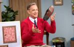 Tom Hanks, caracterizado como el icono televisivo estadounidense Fred Rogers.