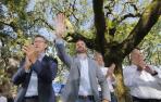 El presidente del Partido Popular, Pablo Casado (c), y el presidente de la Xunta de Galicia, Alberto Núñez Feijoo (i).