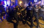 Cargas en Barcelona contra los manifestantes que cercan la delegación del Gobierno