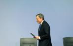 El presidente del BCE, Mario Draghi, abandona su última rueda de prensa en Frankfurt, Alemania.
