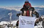 Un escalador nepalí toca las 14 cumbres más altas del mundo en 190 días
