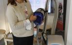 El uso de un 'gorro' permite a 20 navarras conservar el pelo con la quimioterapia