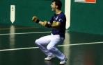 Jokin Altuna celebra un tanto en un partido anterior del Parejas.