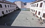 El Colegio San Francisco, el único centro de Pamplona sin patio cubierto