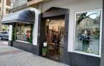 Una comerciante de Pamplona denuncia un acto vandálico con su decoración navideña