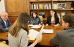 Las portavoces de PSOE y Podemos, Adriana Lastra e Irene Montero, firman un protocolo de funcionamiento del acuerdo del Gobierno de coalición