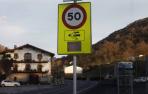 Tramo limitado a 50km/h de la N-121-A a su paso por Ventas de Arraitz.