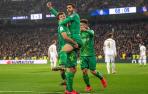 Mikel Merino celebra su gol, el cuarto de la Real Sociedad en el Santiago Bernabéu.