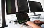 El Big Data aplica una serie de técnicas de análisis de datos para extraer información e implementar mejoras en los procesos, productos y servicios