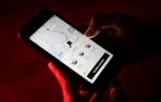 Un móvil con la aplicación de Uber.