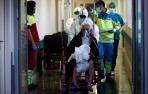 Un tercio de los españoles con coronavirus tiene menos de 50 años