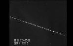 Fotografía de satélites starlink en el cielo.