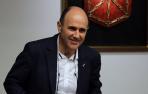El vicepresidente, Manu Ayerdi, momentos antes de su intervención ayer en el Parlamento.