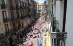 La calle Chapitela de Pamplona en una edición anterior de la Fiesta del Rosado.