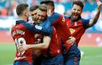 Los jugadores de Osasuna celebran el gol de Roberto Torres.