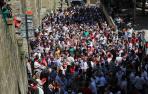 Mutitudinaria manifestación a favor del sector taurino por el centro de Pamplona.