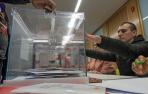 Una urna de una mesa electoral en la zona de Estella durante los pasados comicios.