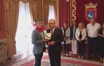 El exárbitro Alberto Undiano Mallenco recibe el cuarto 'Pañuelo de Pamplona'