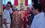 Imagen de 2018 la sacristía de la Octava de San Fermín el párroco de San Lorenzo, Javier Leoz, en el centro.