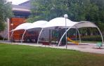 Colocadas cubiertas de lona en parques infantiles de Iturrama y Mendillorri