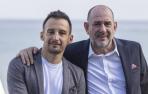 El director Alejandro Amenabar y el actor Karra Elejalde, durante la presentación de la película 'Mientras dure la guerra' en el Festival de San Sebastián