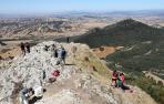 Fotos de la reconstrucción de la torre medieval del castillo de Guerga, en la peña de Unzué