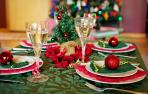 Una mesa preparada para la cena de Navidad.