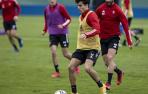 Adrián regresa con el grupo