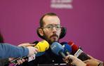 El secretario de Acción de Gobierno e Institucional de Unidas Podemos, Pablo Echenique, comparece ante los medios para valorar el discurso de Navidad del rey Felipe VI.