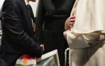 El papa Francisco, durante el encuentro mantenido con el padre de Aylan Kurdi, el niño sirio-kurdo de tres años que murió ahogado intentando llegar a Turquía en 2015 escapando de la guerra