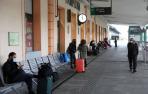 Fotos de la llegada de pasajeros a la estación de autobuses y de tren de Pamplona