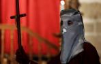 La Catedral de Pamplona ha acogido el Vía Crucis de las Hermanas