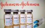 Viales y una jeringuilla de la vacuna de Johnson & Johnson