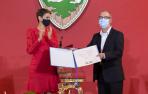 Carlos Cánovas recibe el Premio Príncipe de Viana