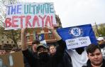 Protestas de los aficionados del Chelsea contra la Superliga.