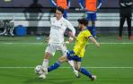 El Real Madrid recupera en Cádiz el liderato provisional (0-3)