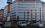 Edificio de la Tesorería de la Seguridad Social (a la izquierda), en Conde Oliveto, que comparte fachada con el del Servicio Navarro de Salud.