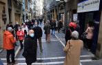 Ambiente de compras en las calles del casco viejo de Pamplona