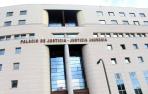 Cientos de personas arropan a los responsables de Skolae en la Audiencia de Navarra