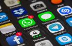 Pantalla de un móvil con redes sociales