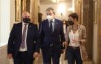 De izda a dcha: el delegado del Gobierno en Navarra, José Luis Arasti; el Presidente Rodríguez Zapatero y la Presidenta Chivite.